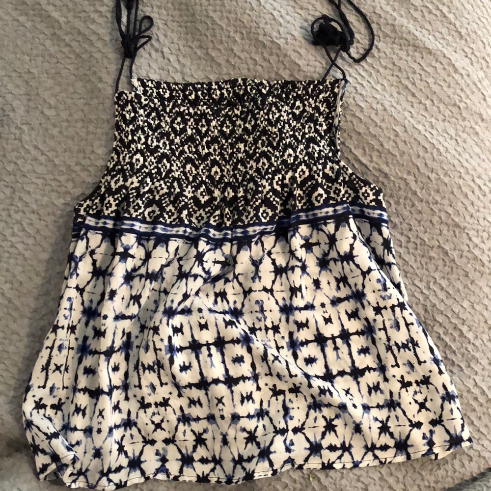 BB DAKOTA Size Medium flowy top with tie straps